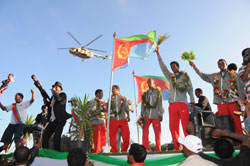 Foto dei campioni d'Africa di ciclismo al ritono ad Asmara