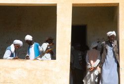 Immagine: mentre calcolano gli affari Keren